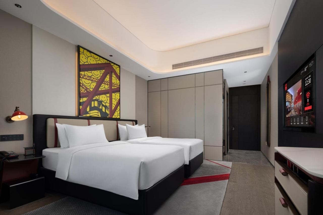 Radisson Red Guangzhou South Railway Station Hotel Exterior photo